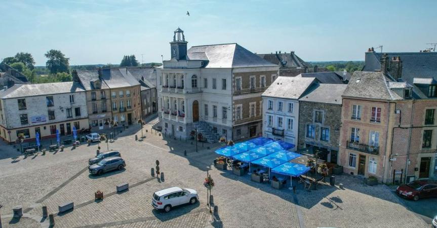Mairie sur la Place d'Armes