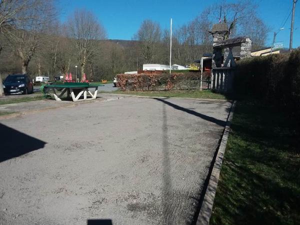 activités : ping-pong et pétanque