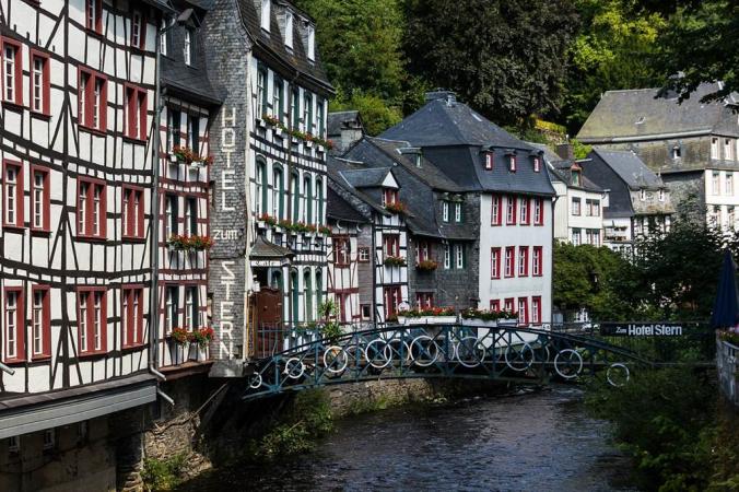 Hôtel au bord de l'eau ©Niel Verlaan Hôtel au bord de l'eau ©Niel Verlaan