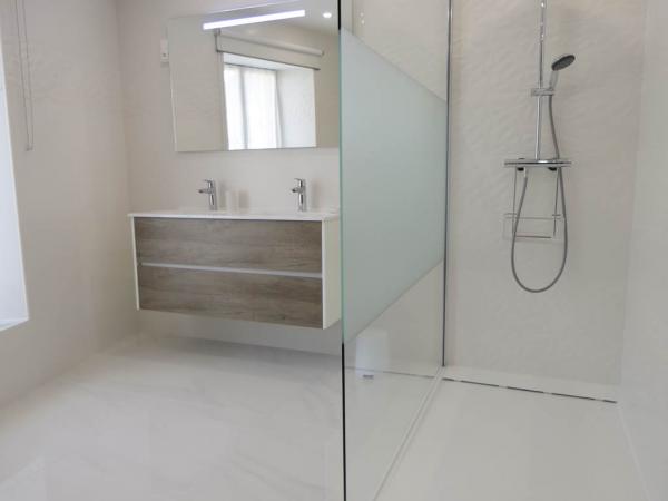 salle de bain à l'étage