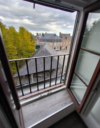 vue sur la place de la ville