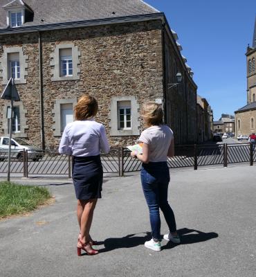 Devant l'hôpital